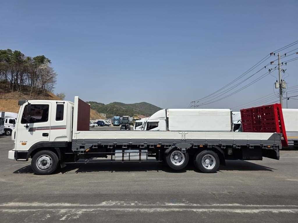 현대 메가트럭 5톤 카고 사다리 7.4m 앞축 2017년식 308,000km 중고화물차